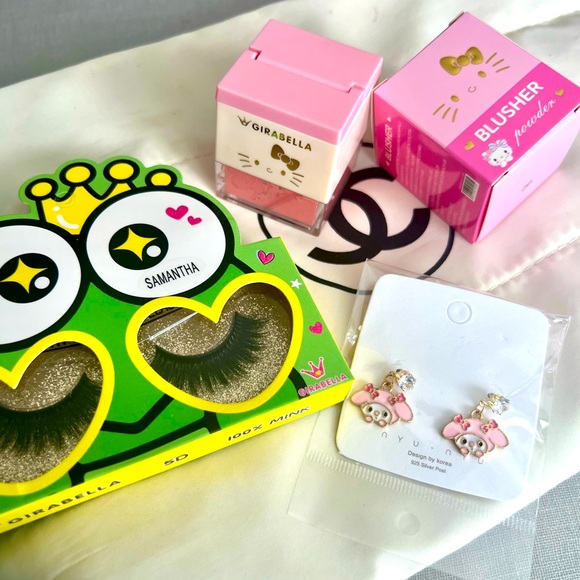 Hello Kitty Beauty Bundle - Picture 8 of 8